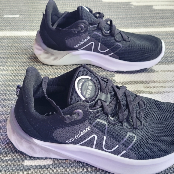 New Balance Black and White Women's Running Sneakers Size 5 - Picture 5 of 6